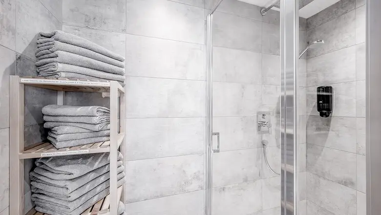 Late Check-out
(shower & changing room)